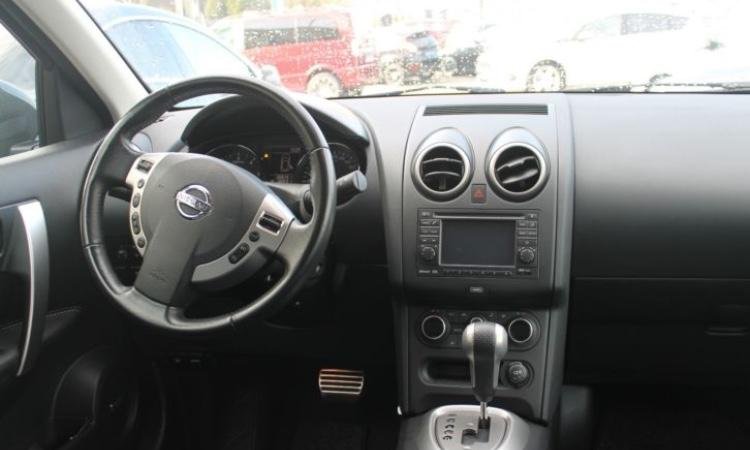 Tirane, shes SUV Nissan Qashqai Nafte, e zeze automatik Kondicioner 109.000 km