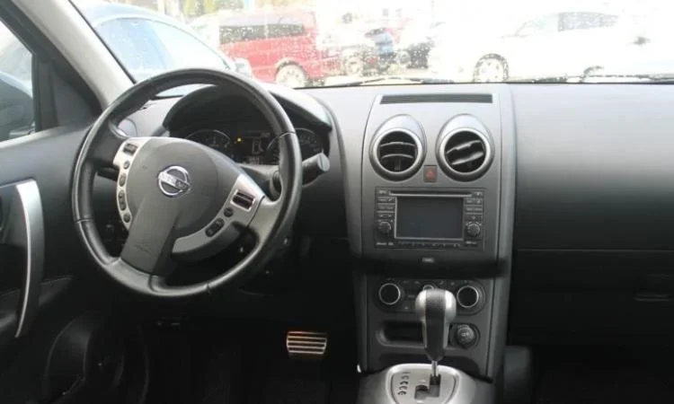Tirane, shes SUV Nissan Qashqai Nafte, e zeze automatik Kondicioner 109.000 km