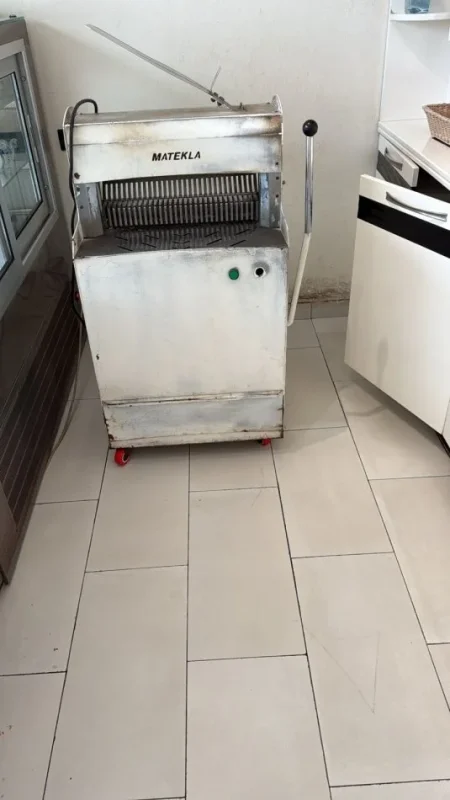 Shitet ambjenti i biznesit – Furrë buke “Lura”, 40 m2