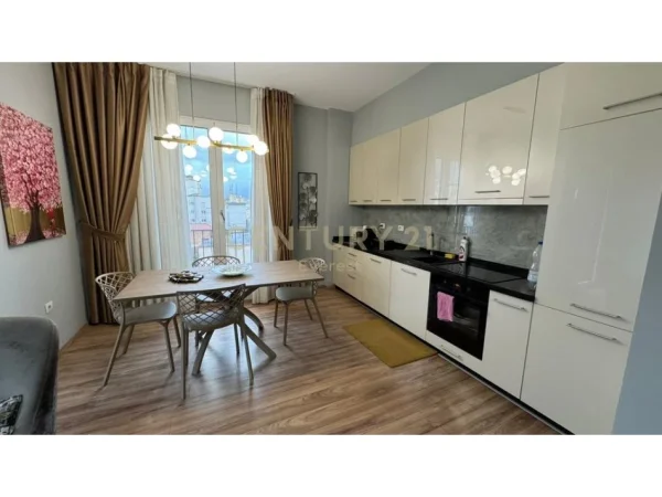 Tirane, shitet apartament 2+1+Post Parkimi  Kati 4, 110 m² 260.000 € (farmacia 10)