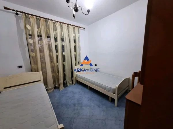 Tirane, jepet me qera apartament 2+1+Ballkon Kati 2, 85 m² 572 € 