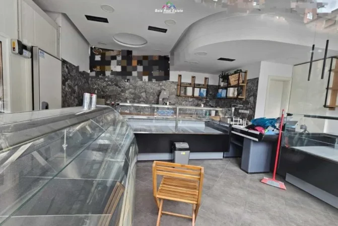 Tirane, jepet me qera dyqan Kati 0, 48 m² 145.000 € (ish ekspozita)