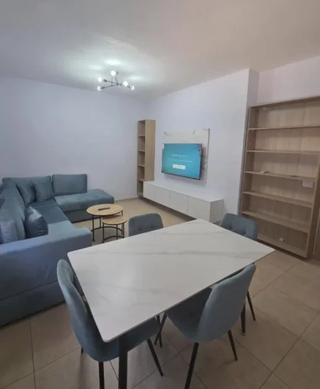 Tirane, jepet me qera apartament 1+1+Ballkon Kati 2, 68 m² 50,000 ALL (Qendra Concord, Rruga 5 Maji)