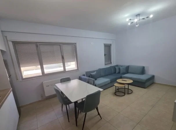 Tirane, jepet me qera apartament 1+1+Ballkon Kati 2, 68 m² 50,000 ALL (Qendra Concord, Rruga 5 Maji)