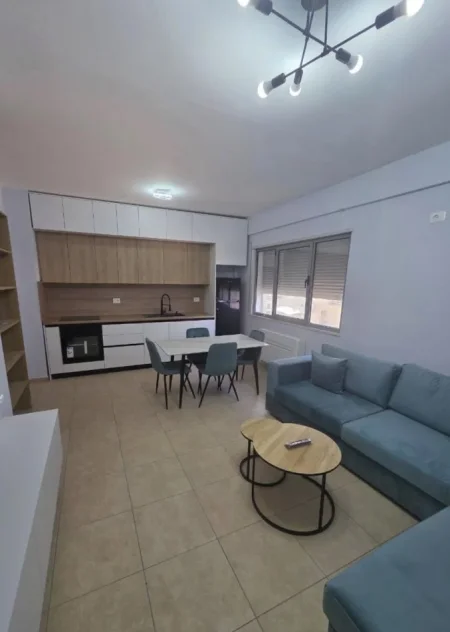 Tirane, jepet me qera apartament 1+1+Ballkon Kati 2, 68 m² 50,000 ALL (Qendra Concord, Rruga 5 Maji)