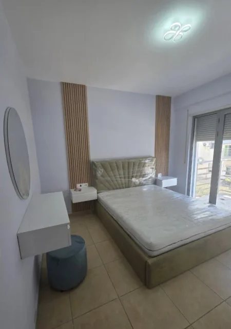 Tirane, jepet me qera apartament 1+1+Ballkon Kati 2, 68 m² 50,000 ALL (Qendra Concord, Rruga 5 Maji)