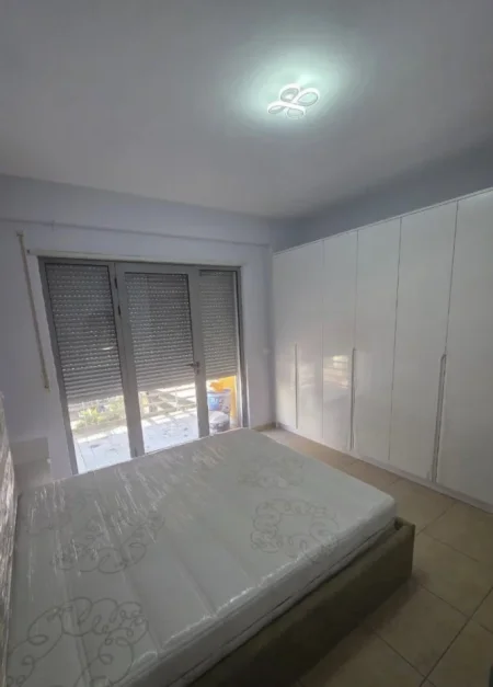 Tirane, jepet me qera apartament 1+1+Ballkon Kati 2, 68 m² 50,000 ALL (Qendra Concord, Rruga 5 Maji)