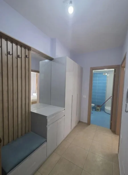 Tirane, jepet me qera apartament 1+1+Ballkon Kati 2, 68 m² 50,000 ALL (Qendra Concord, Rruga 5 Maji)