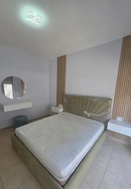 Tirane, jepet me qera apartament 1+1+Ballkon Kati 2, 68 m² 50,000 ALL (Qendra Concord, Rruga 5 Maji)