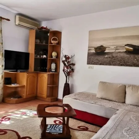 Tirane, jepet me qera apartament 2+1+Aneks+Ballkon Kati 2, 75 m² 600 € (pazari i ri)