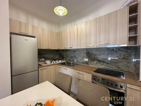 Tirane, jepet me qera apartament 1+1 Kati 6, 70 m² 550 € (Rruga 5 Maji)