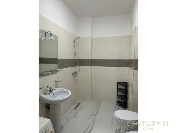 Tirane, jepet me qera apartament 1+1 Kati 6, 70 m² 550 € (Rruga 5 Maji)