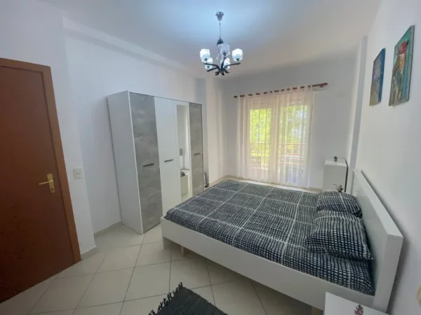 Tirane, jepet me qera apartament 1+1 , 70 m² 500 € (Liqeni i Thate)