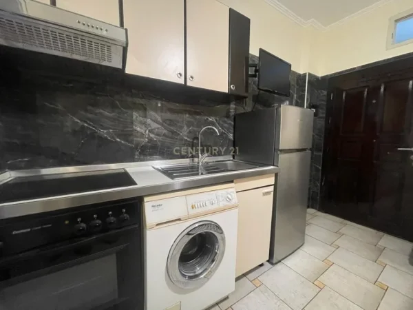 Tirane, jepet me qera 1+1 , 450 € (5 Maji)