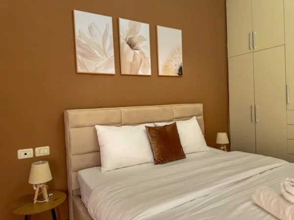 Tirane, jepet me qera apartament 1+1+Ballkon Kati 4, 73 m² 750 € (Rruga e Barrikadave)