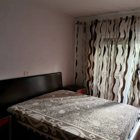 Tirane, jepet me qera apartament 2+1 Kati 2, 75 m² 600 € (Pazari i ri)