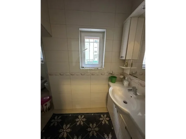 Tirane, jepet me qera apartament 2+1+Aneks+Ballkon Kati 2, 90 m² 800 € (Myslym Shyri)