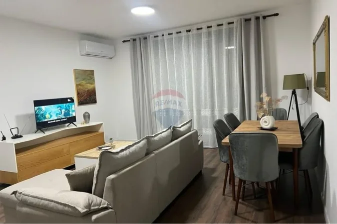 Tirane, jepet me qera apartament 3+1+Aneks+Ballkon Kati 4, 126 m² 900 € (Komuna e Parist)