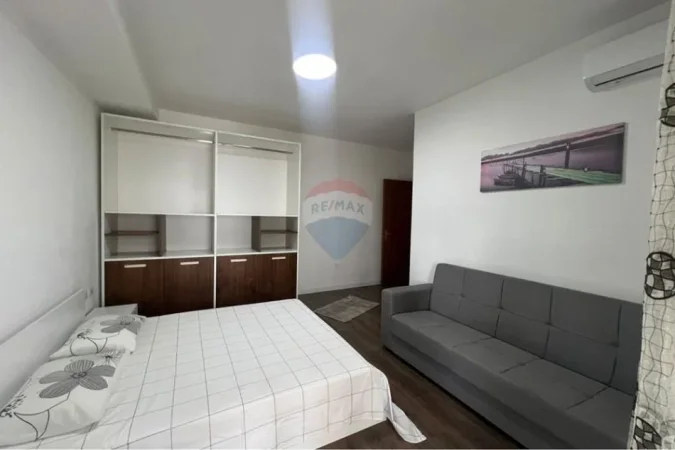 Tirane, jepet me qera apartament 3+1+Aneks+Ballkon Kati 4, 126 m² 900 € (Komuna e Parist)