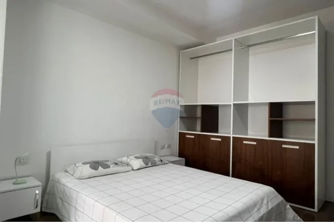 Tirane, jepet me qera apartament 3+1+Aneks+Ballkon Kati 4, 126 m² 900 € (Komuna e Parist)