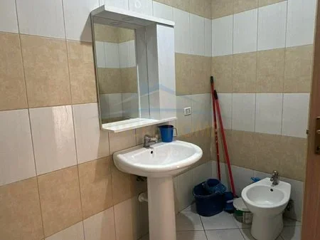 Qera, Apartament 2+1, Misto Mame, 400 €, UNA64441