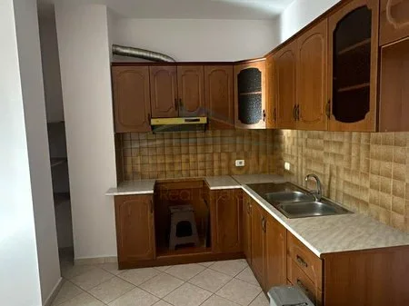 Qera, Apartament 2+1, Misto Mame, 400 €, UNA64441