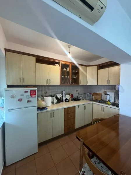 Tirane, shitet apartament 2+1+Ballkon Kati 5, 75 m² 128.000 € (Tregu Elektrik)