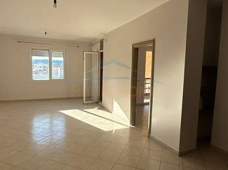 Qera, Apartament 2+1, Misto Mame, 400 €, UNA64441