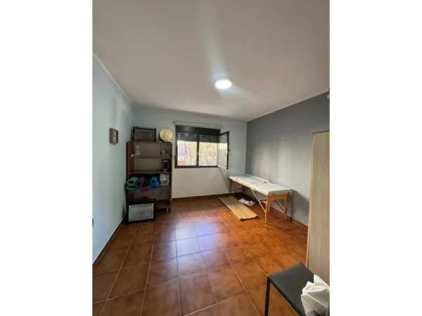 Tirane, jepet me qera apartament 1+1 Kati 2, 54 m² 500 € (Ali Demi)