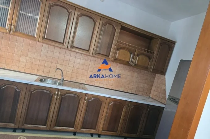 Tirane, jepet me qera apartament 2+1+Ballkon Kati 1, 120 m² 416 € 