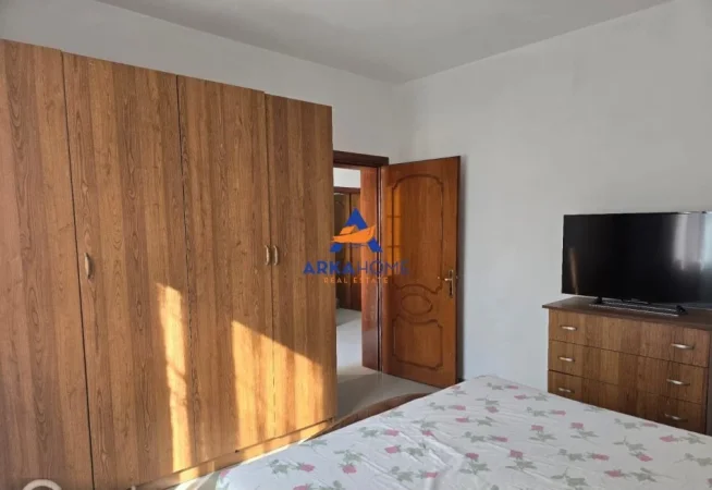 Tirane, jepet me qera apartament 2+1+Ballkon Kati 1, 120 m² 416 € 