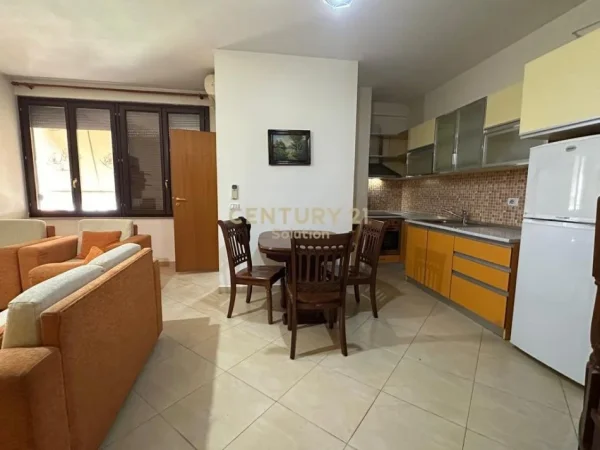 Tirane, jepet me qera apartament Dublex Kati 6, 82 m² 530 € (MERDAR SHTYLLA)