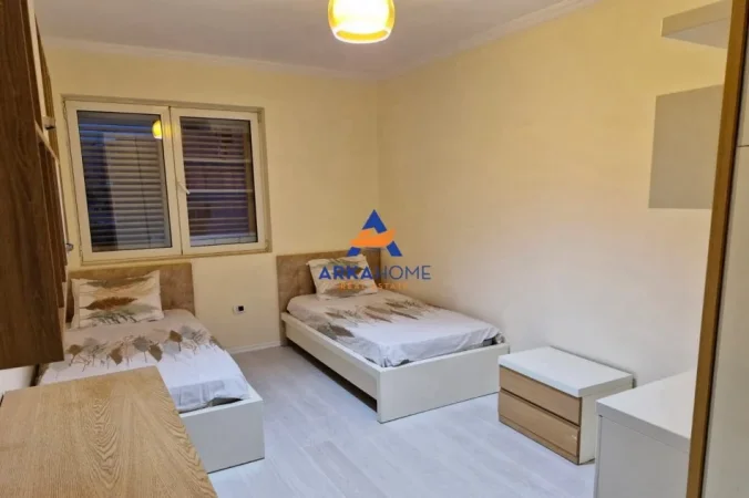 Tirane, shitet apartament 3+1+Ballkon Kati 4, 132 m² 219.000 € 