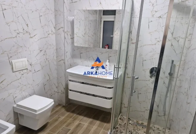 Tirane, shitet apartament 3+1+Ballkon Kati 4, 132 m² 219.000 € 