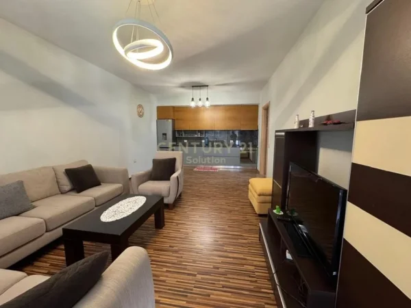 Tirane, jepet me qera apartament 2+1 Kati 3, 112 m² 600 € (MIKEL MARULI)
