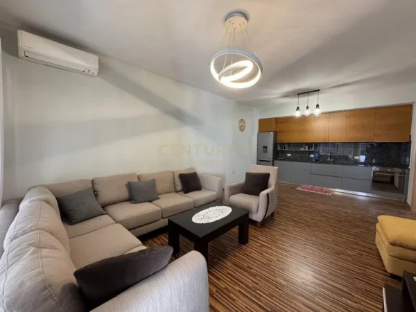 Tirane, jepet me qera apartament 2+1 Kati 3, 112 m² 600 € (MIKEL MARULI)