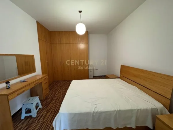 Tirane, jepet me qera apartament 2+1 Kati 3, 112 m² 600 € (MIKEL MARULI)