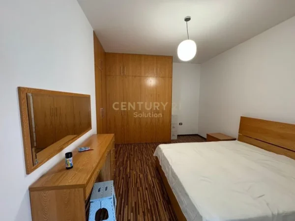 Tirane, jepet me qera apartament 2+1 Kati 3, 112 m² 600 € (MIKEL MARULI)