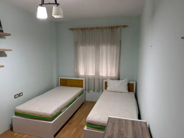 Tirane, jepet me qera apartament 2+1+Ballkon , 95 m² 502 € (Sauk)