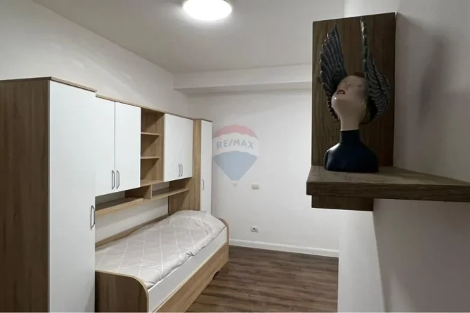 Tirane, jepet me qera 3+1+Ballkon Kati 4, 126 m² 900 € 