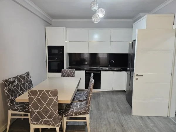 Tirane, jepet me qera apartament 2+1+Ballkon Kati 8, 105 m² 550 € (Bulevardi Migjeni, Astir)