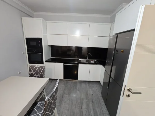 Tirane, jepet me qera apartament 2+1+Ballkon Kati 8, 105 m² 550 € (Bulevardi Migjeni, Astir)