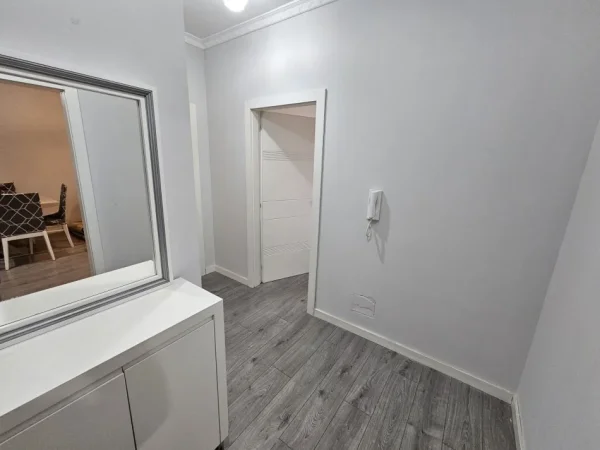 Tirane, jepet me qera apartament 2+1+Ballkon Kati 8, 105 m² 550 € (Bulevardi Migjeni, Astir)