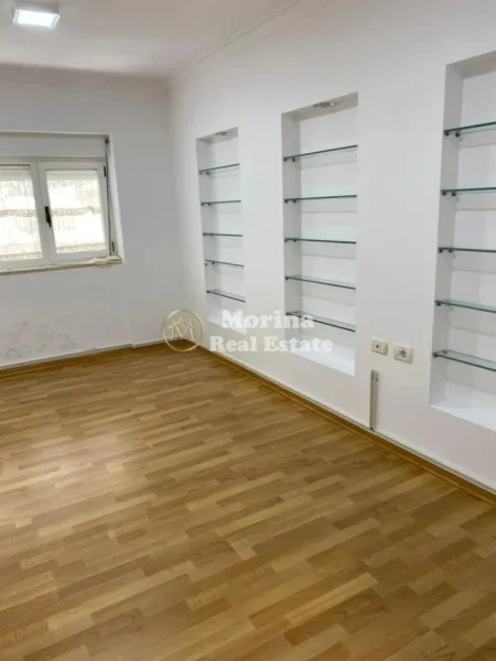 Tirane, jepet me qera ambjent biznesi Kati 0, 120 m² 1.400 € (Qender)