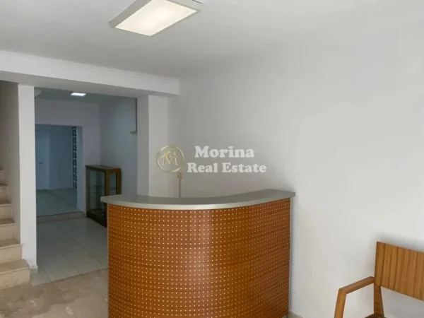 Tirane, jepet me qera ambjent biznesi Kati 0, 120 m² 1.400 € (Qender)