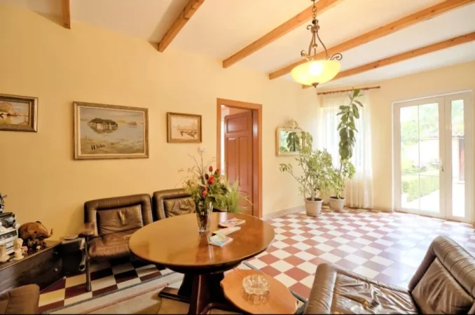 Tirane, jepet me qera Vile 2 Katshe , 200 m² 2.000 € (PAZARI I RI)