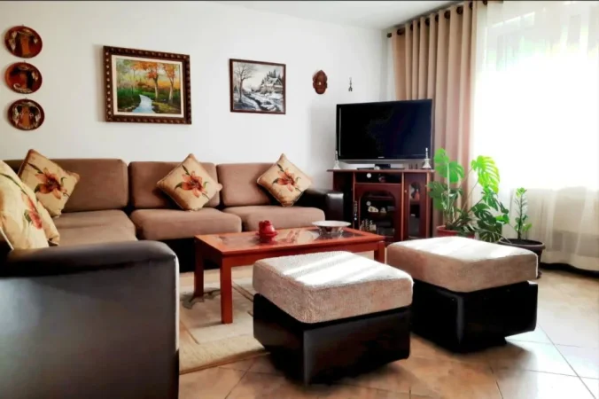 Tirane, jepet me qera Vile 2 Katshe , 200 m² 2.000 € (PAZARI I RI)