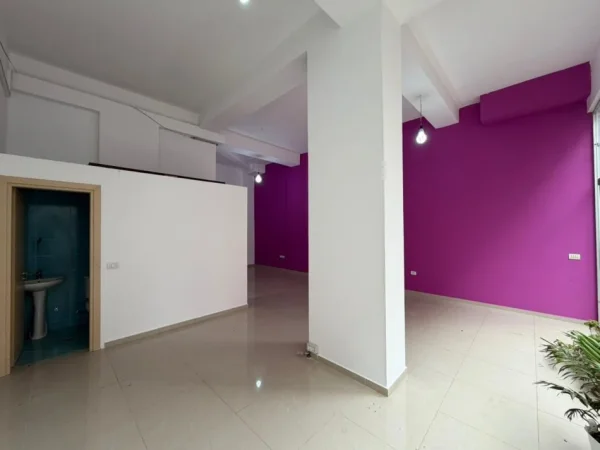 Tirane, jepet me qera ambjent biznesi Kati 0, 53 m² 500 € (Astir)
