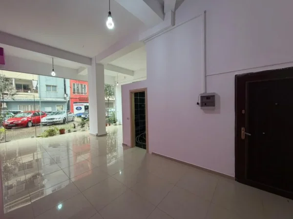 Tirane, jepet me qera ambjent biznesi Kati 0, 53 m² 500 € (Astir)