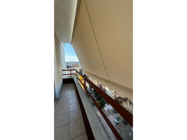 Tirane, jepet me qera apartament 2+1 Kati 8, 105 m² 400 € (Misto Mame)